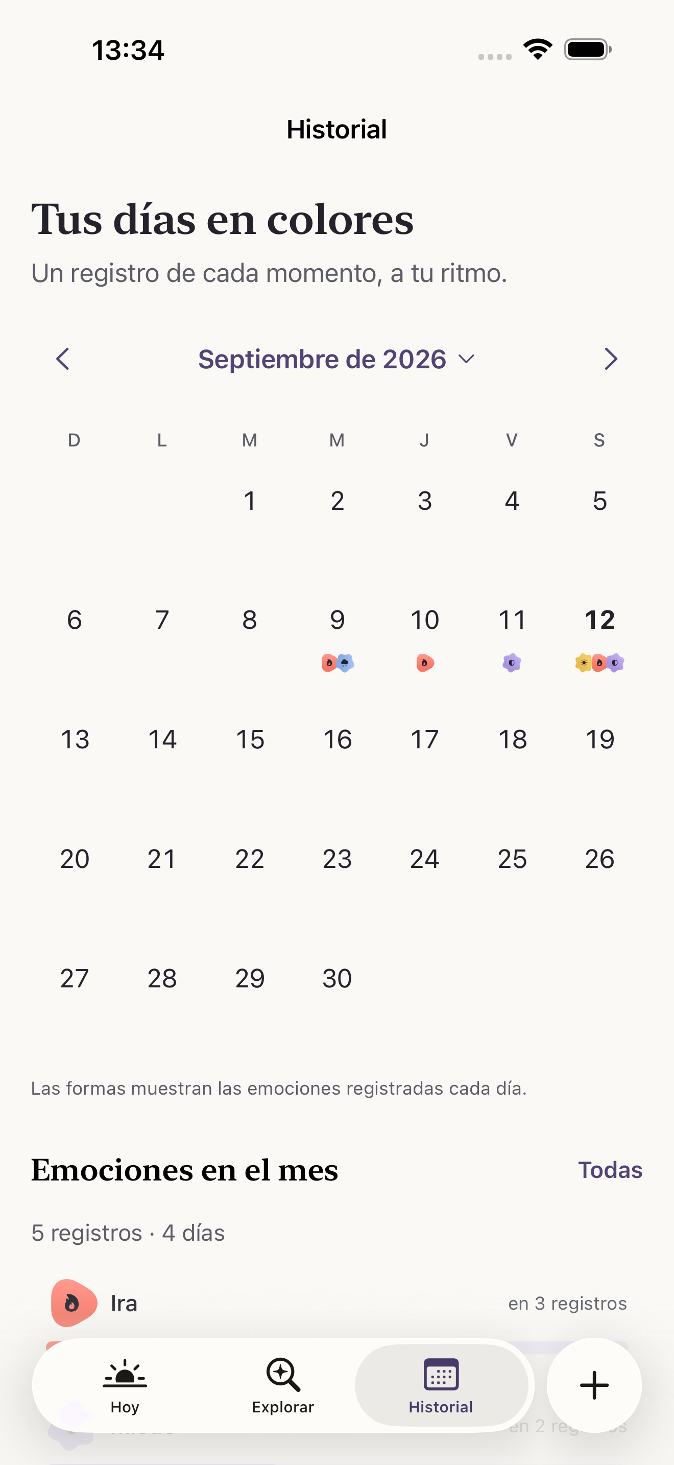 Historial con calendario de colores y un resumen de las emociones registradas en el mes.